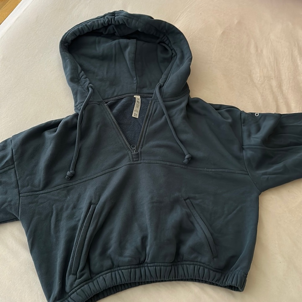 Alo sweatshirt